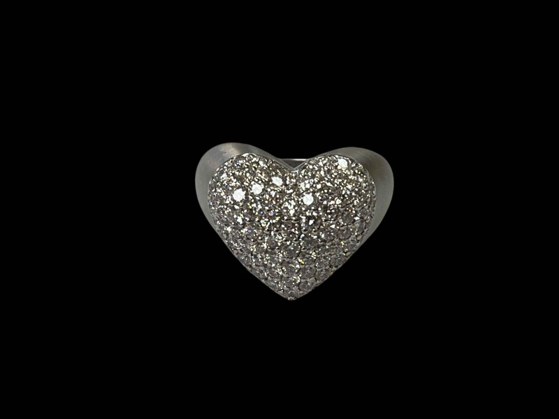 18 carat white gold heart shaped diamond pavé ring, size M.