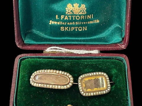 Two Georgian seed pearl mourning brooches, largest 2.5cm across.