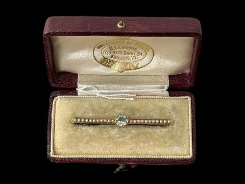 15 carat gold aqua and seed pearl bar brooch, 5cm across.