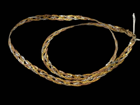 Tri-colour 9 carat gold necklace, 46cm length.