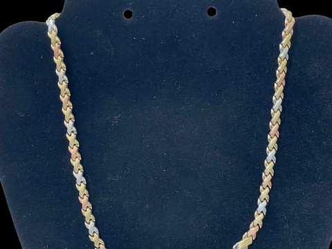 Tri-colour 9 carat gold choker necklace.