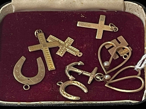 Collection of gold cross and other pendants, etc.