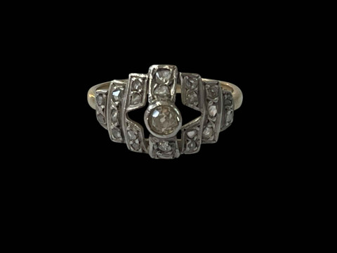 9 carat gold gem set ring, size Q.