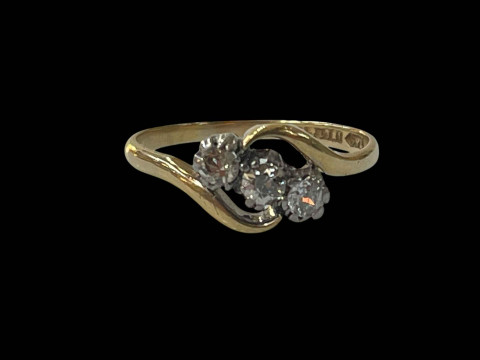 Diamond three stone 18 carat gold ring, size N/O.