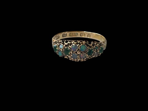 Emerald and opal 15 carat gold ring, hallmarked for 1924, size N.
