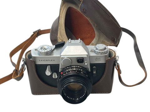 Leitz Leicaflex camera and lense, SUMMICRON-R 1:2/50, no 2136425.