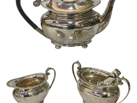 Silver three piece tea service of oblong form on bun feet, Sheffield 1919.