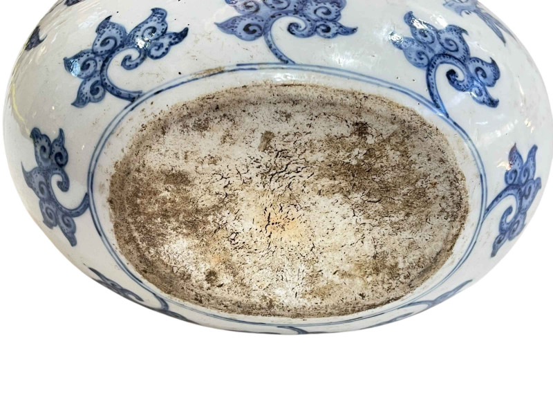 Chinese blue and white two handled vase decorated with birds on branch, 24.5cm.