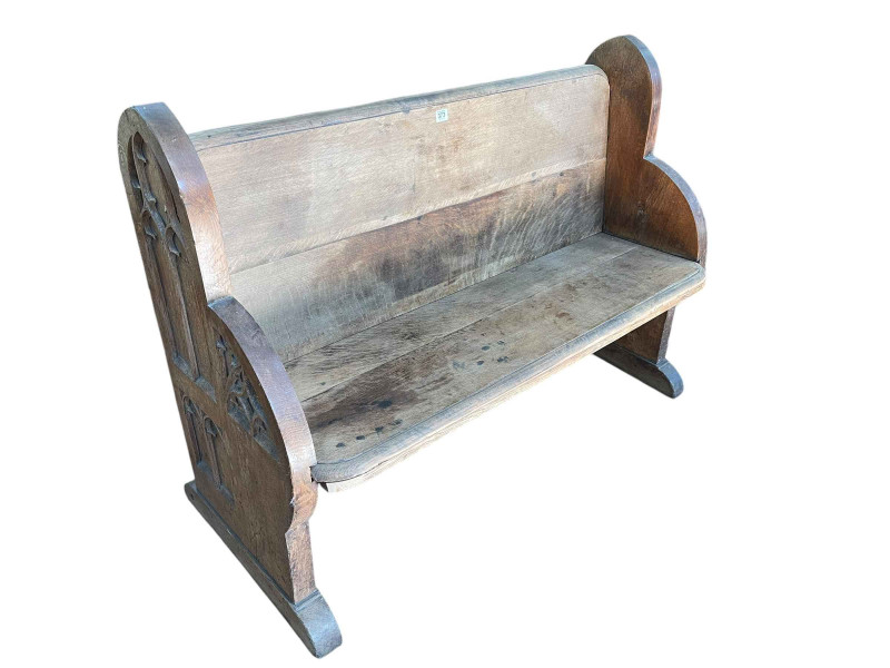 Oak Gothic style church pew, 92cm by 122cm by 55cm.