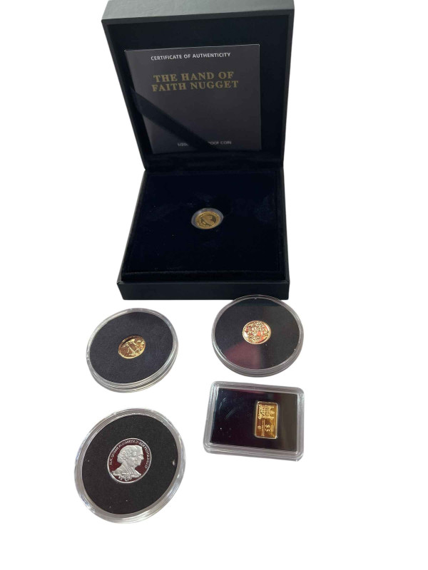 Collection of small gold coins inc The Hand of the Faith Nugget by The Perth Mint 1/20 proof coin, 2017 Platinum Wedding Anniversary Platinum 3g etc. (5)
