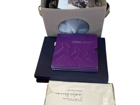 Collection of coins inc 2006 silver proof capsulated with COA, 1995 Liberty 1oz coin, Royal Mint 1989 UK Proof coin collection, 1977 silver proof in box (2), pre 1947 assorted coins, commemorative crowns etc. thumbnail