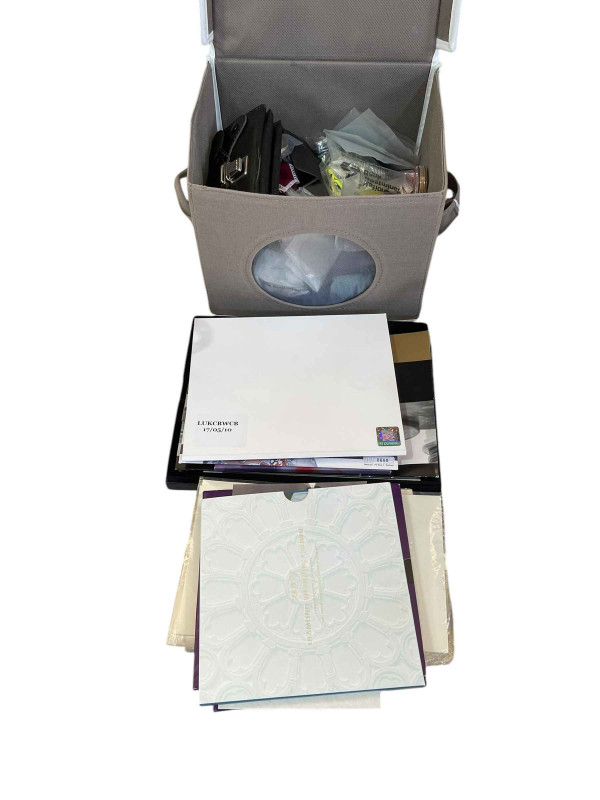 Collection of coins inc 2006 silver proof capsulated with COA, 1995 Liberty 1oz coin, Royal Mint 1989 UK Proof coin collection, 1977 silver proof in box (2), pre 1947 assorted coins, commemorative crowns etc.