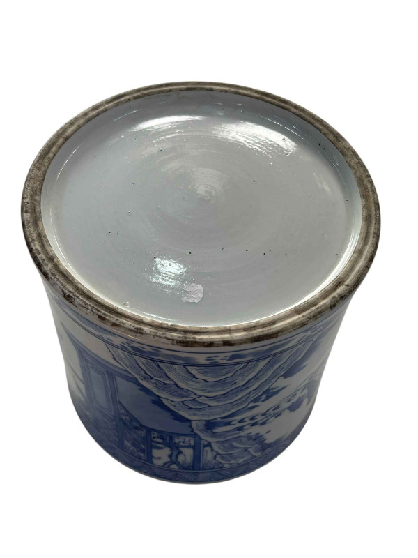 Chinese blue and white brush pot decorated with figures and landscape, 16.5cm.