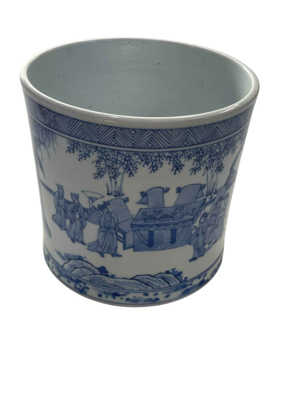 Chinese blue and white brush pot decorated with figures and landscape, 16.5cm.