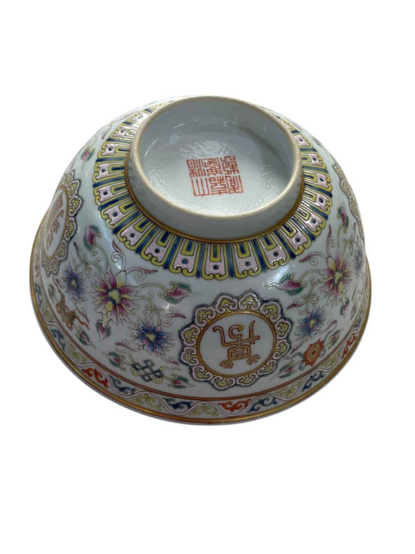 Chinese bowl with floral decoration, red seal mark to base, 15cm diameter.