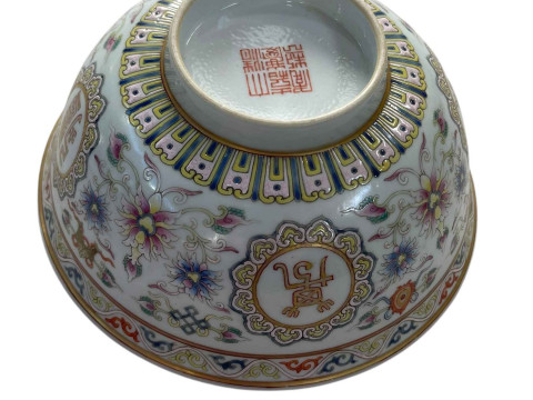 Chinese bowl with floral decoration, red seal mark to base, 15cm diameter.