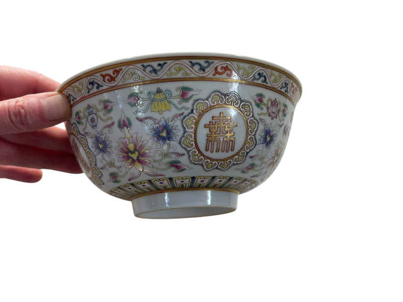Chinese bowl with floral decoration, red seal mark to base, 15cm diameter.