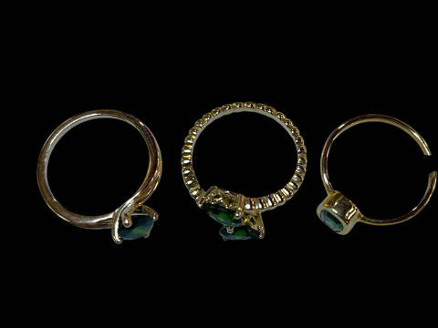 Three 9 carat gold and green diopside rings. thumbnail