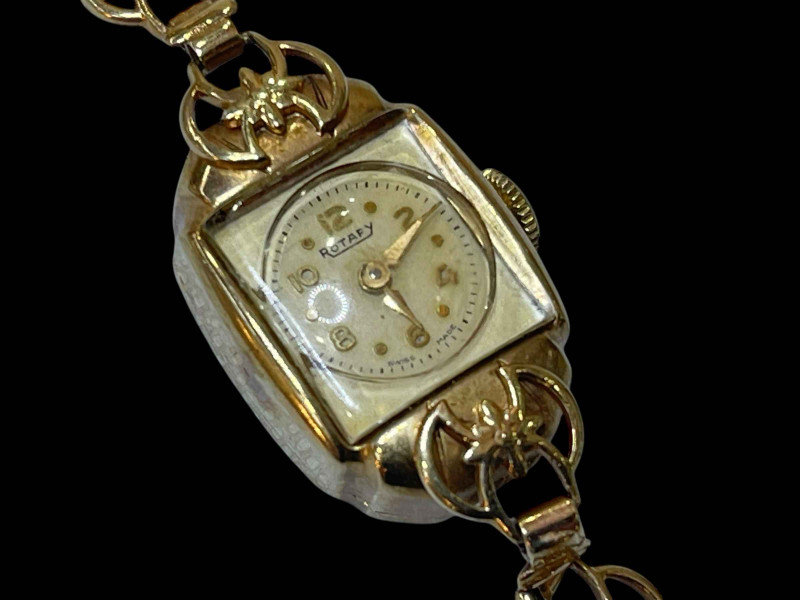 9 carat yellow gold ladies Rotary wristwatch.