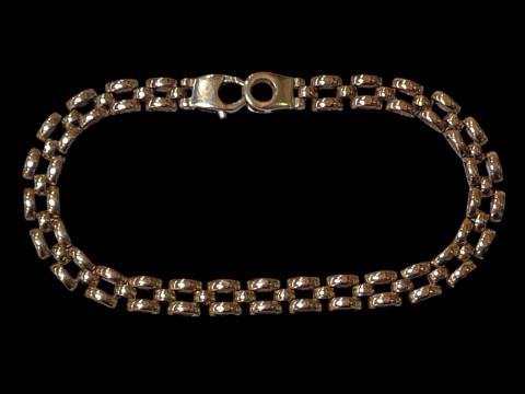 9 carat yellow gold chain link bracelet.