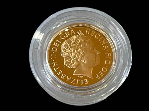 Boxed 2001 gold proof sovereign with COA. thumbnail