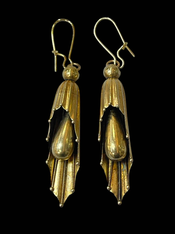 Pair of 14 carat yellow gold drop earrings.