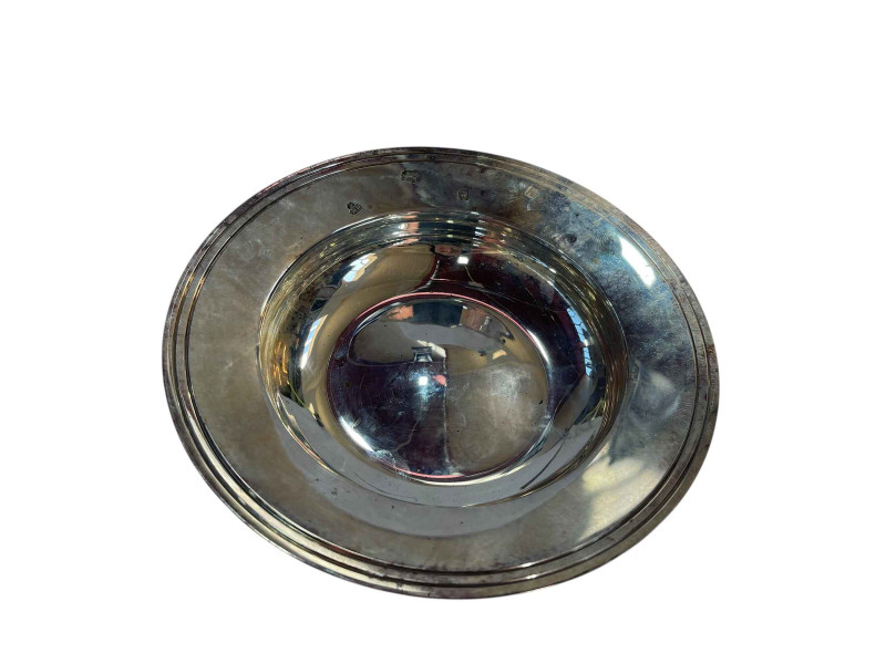 Silver circular dish, London 1984.