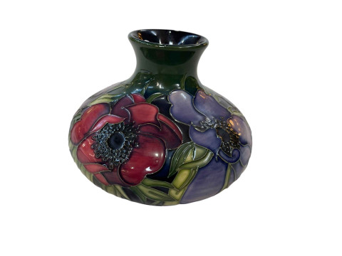 Moorcroft Pottery vase decorated with anemone dated 2003, with box, 11cm.