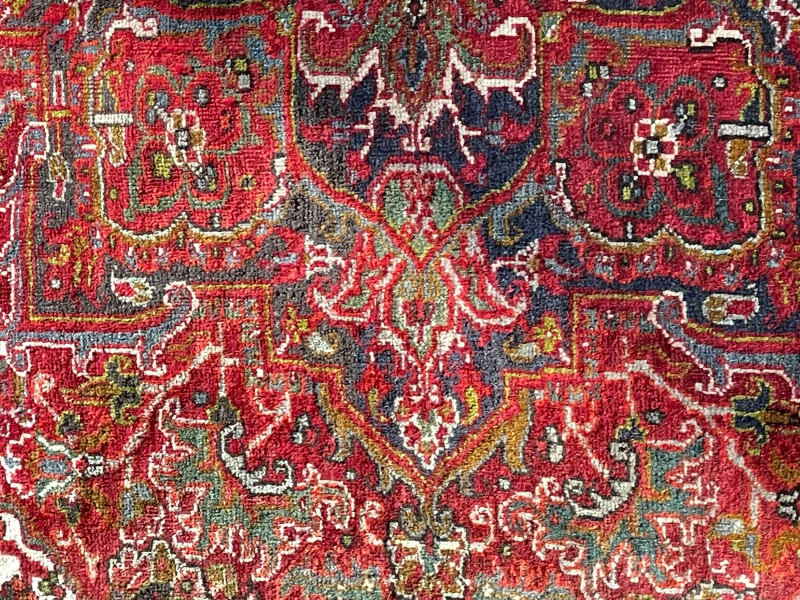 Hand knotted Persian Heriz carpet 2.40 by 1.50.