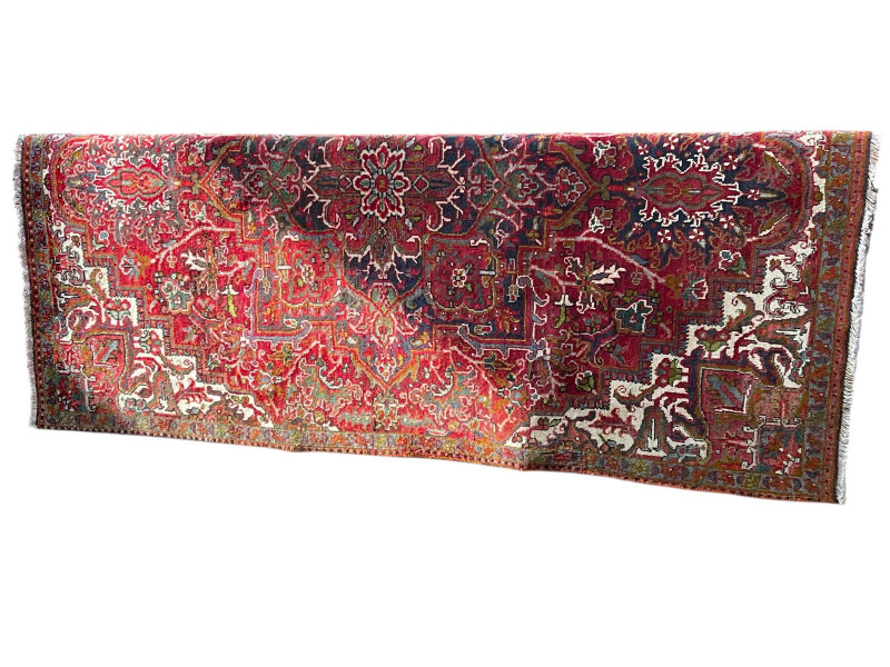 Hand knotted Persian Heriz carpet 2.40 by 1.50.