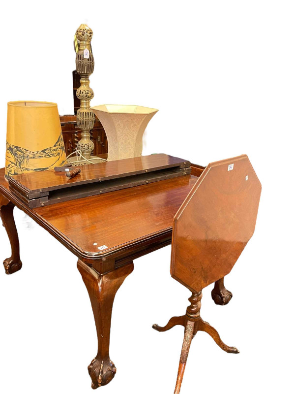 Edwardian mahogany extending dining table on ball and claw feet with two leaves and winder, octagonal snap top occasional table on pedestal tripod base and brass lamp with two shades.