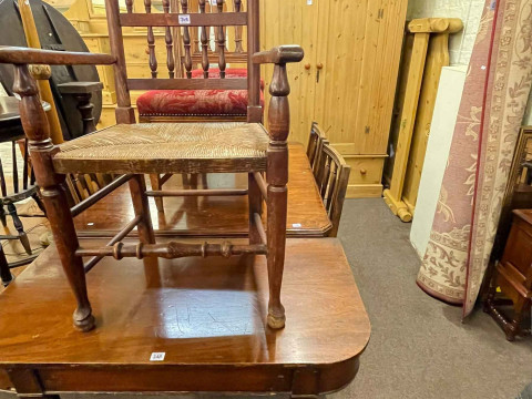 Victorian extending dining table with two leaves and winder, set of six...