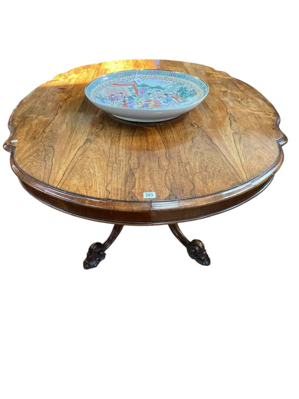 Victorian rosewood oval shaped top loo table on octagonal turned pedestal to four scrolled legs, 75cm by 114cm by 147cm.
