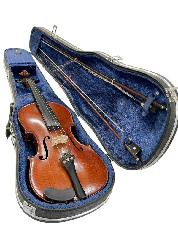 Violin with bow in case, Francois Barzoni, Bear & Fils a Londres and a music stand.