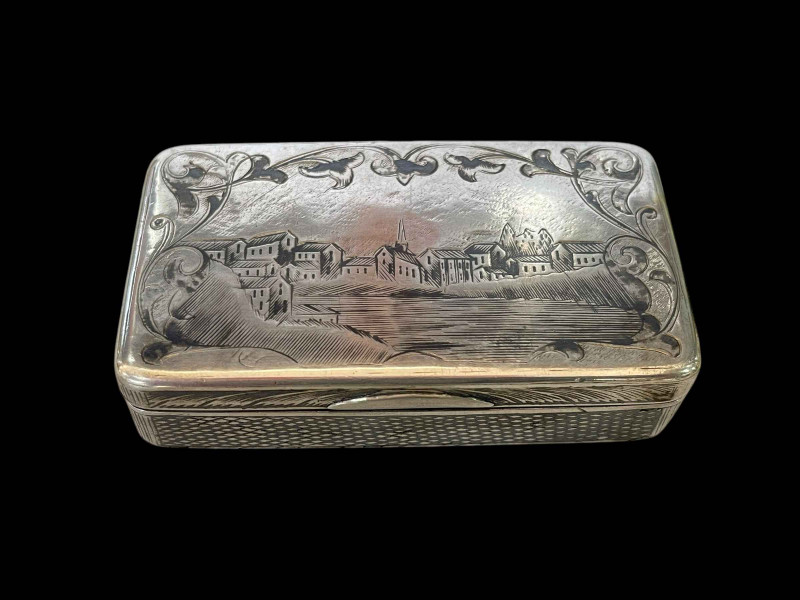 Russian niello silver snuff box, the lid and base with town scenes, dated 1860, 7.5cm across.