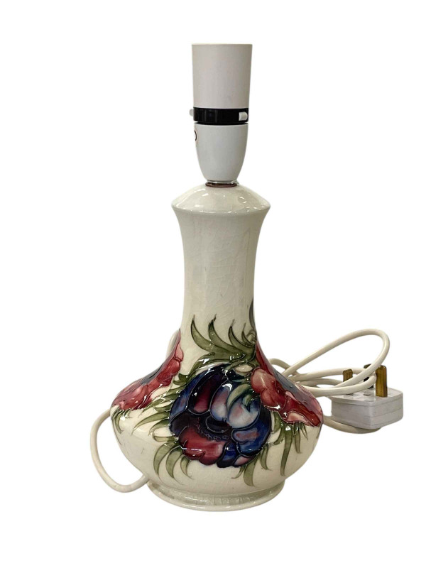 Moorcroft lamp 'Hibiscus'.