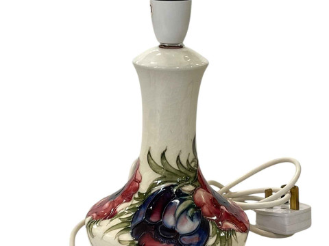 Moorcroft lamp 'Hibiscus'.