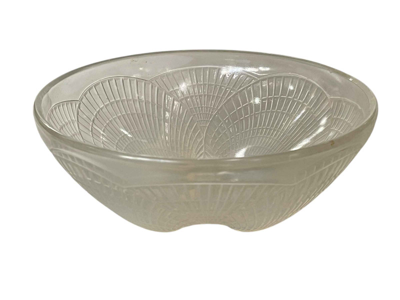 R Lalique, France, Coquilles bowl, 19cm diameter.