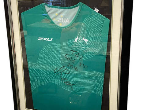 Team Australia Rio 2016 paralympic athlete t-shirt. Signed and donated...