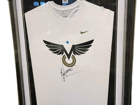 Nike T-Shirt signed by Sir Mo Farah.