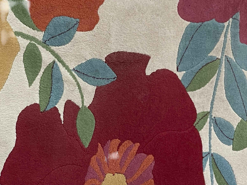 Contemporary carpet with floral decoration, 2.90 by 2.00.