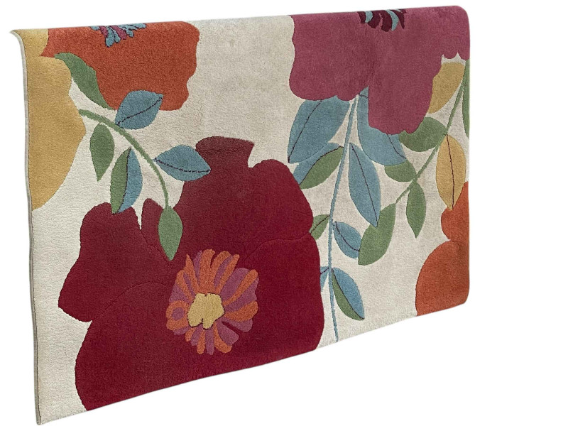 Contemporary carpet with floral decoration, 2.90 by 2.00.
