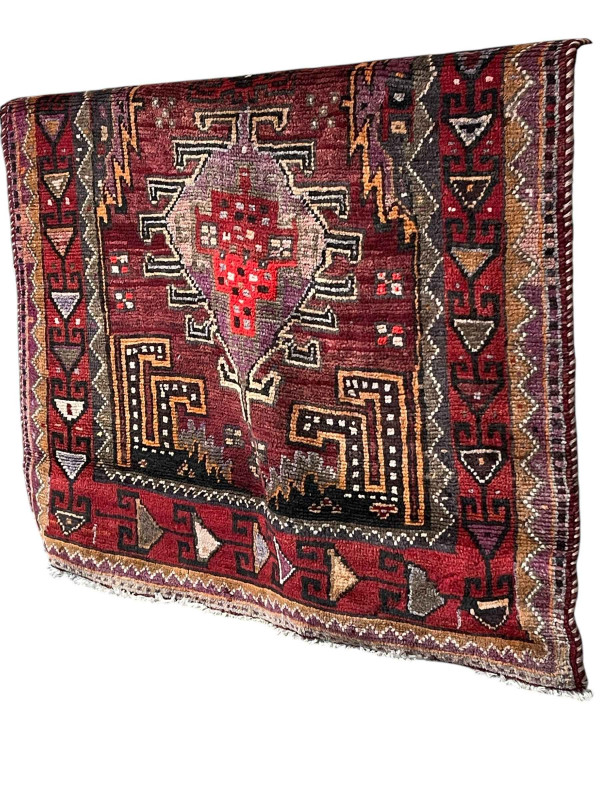 Persian design wool rug 1.70 by 1.30.