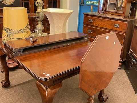 Edwardian mahogany extending dining table on ball and claw feet with two leaves and winder, octagonal snap top occasional table on pedestal tripod base and brass lamp with two shades, along with island hat and coat stand and cane four tier shelf unit. thumbnail