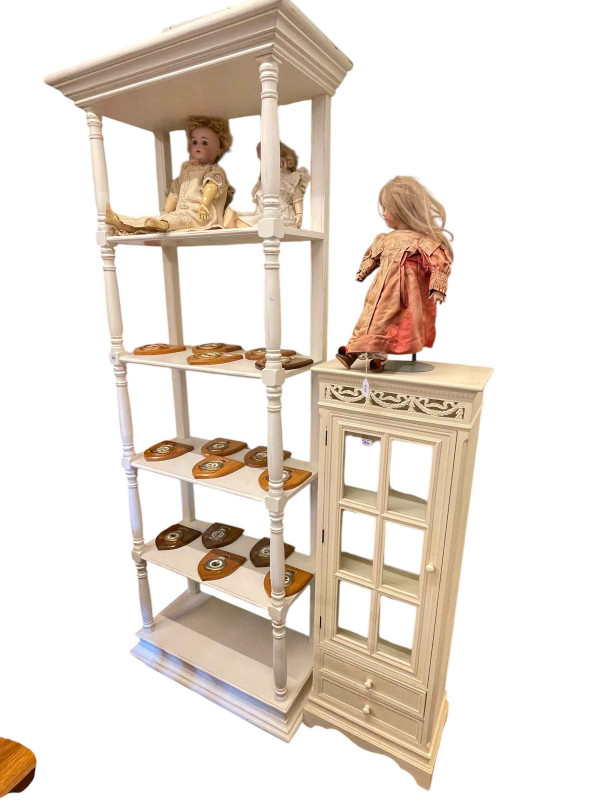 Contemporary white washed five tier etagé and slim glazed door, two drawer cabinet.