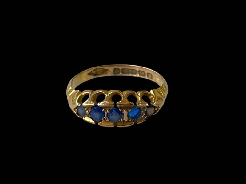 Sapphire 9ct gold ring, size L.