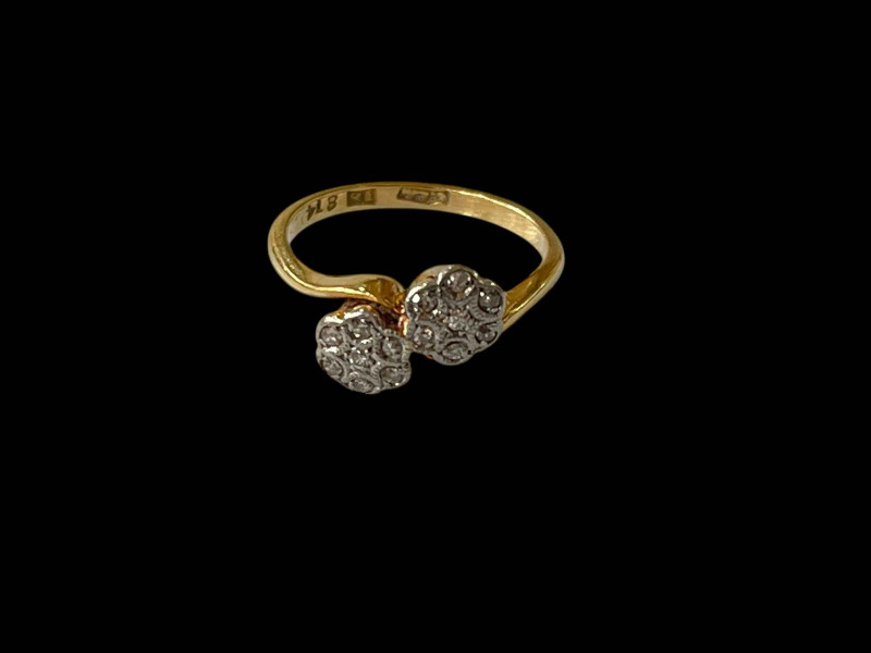 18ct gold and diamond daisy ring, size J.