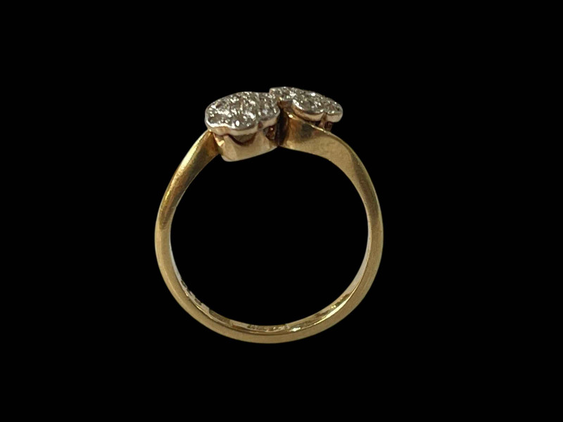 18ct gold and diamond daisy ring, size J.