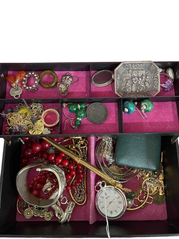 Jewellery box and contents.
