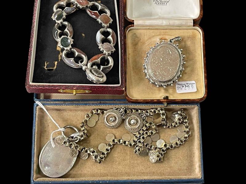 Silver and agate bracelet, large silver locket, silver locket with collar and earrings.